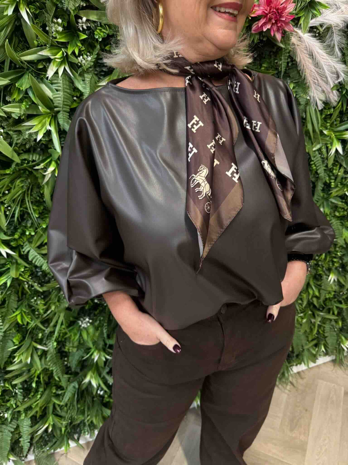Leatherlook vleermuis top donkerbruin