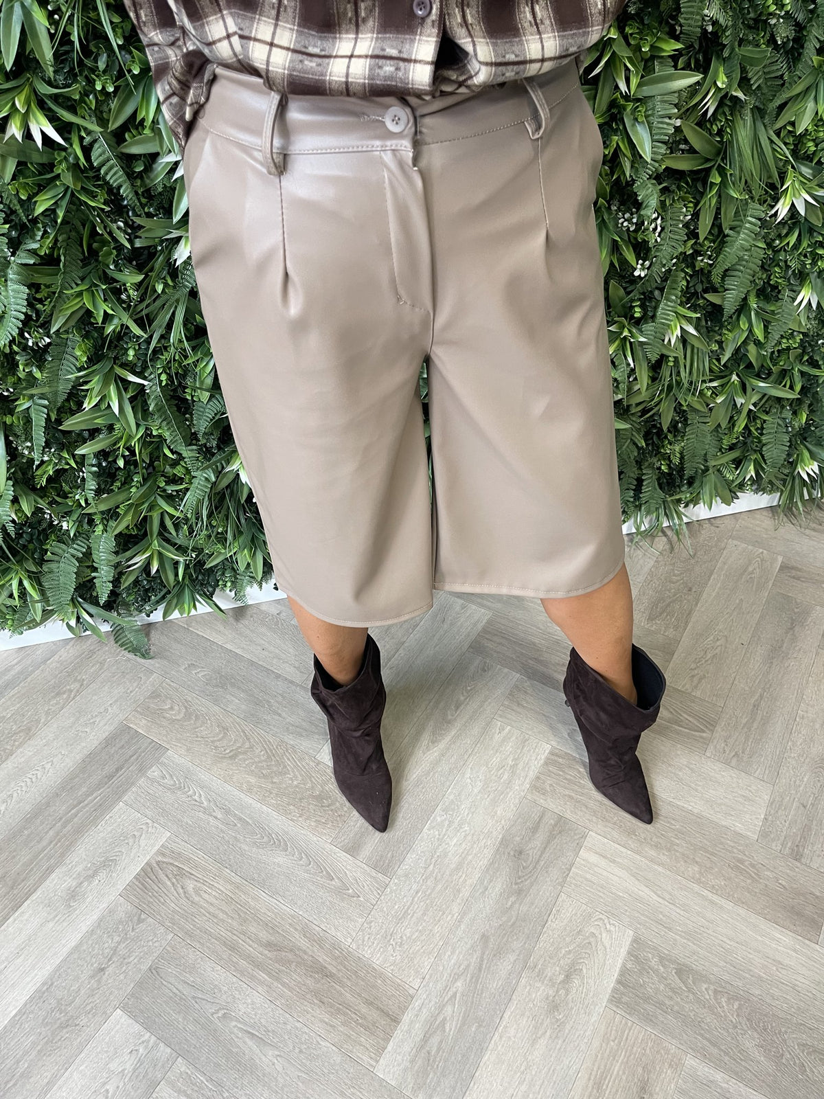 Leatherlook bermuda beige