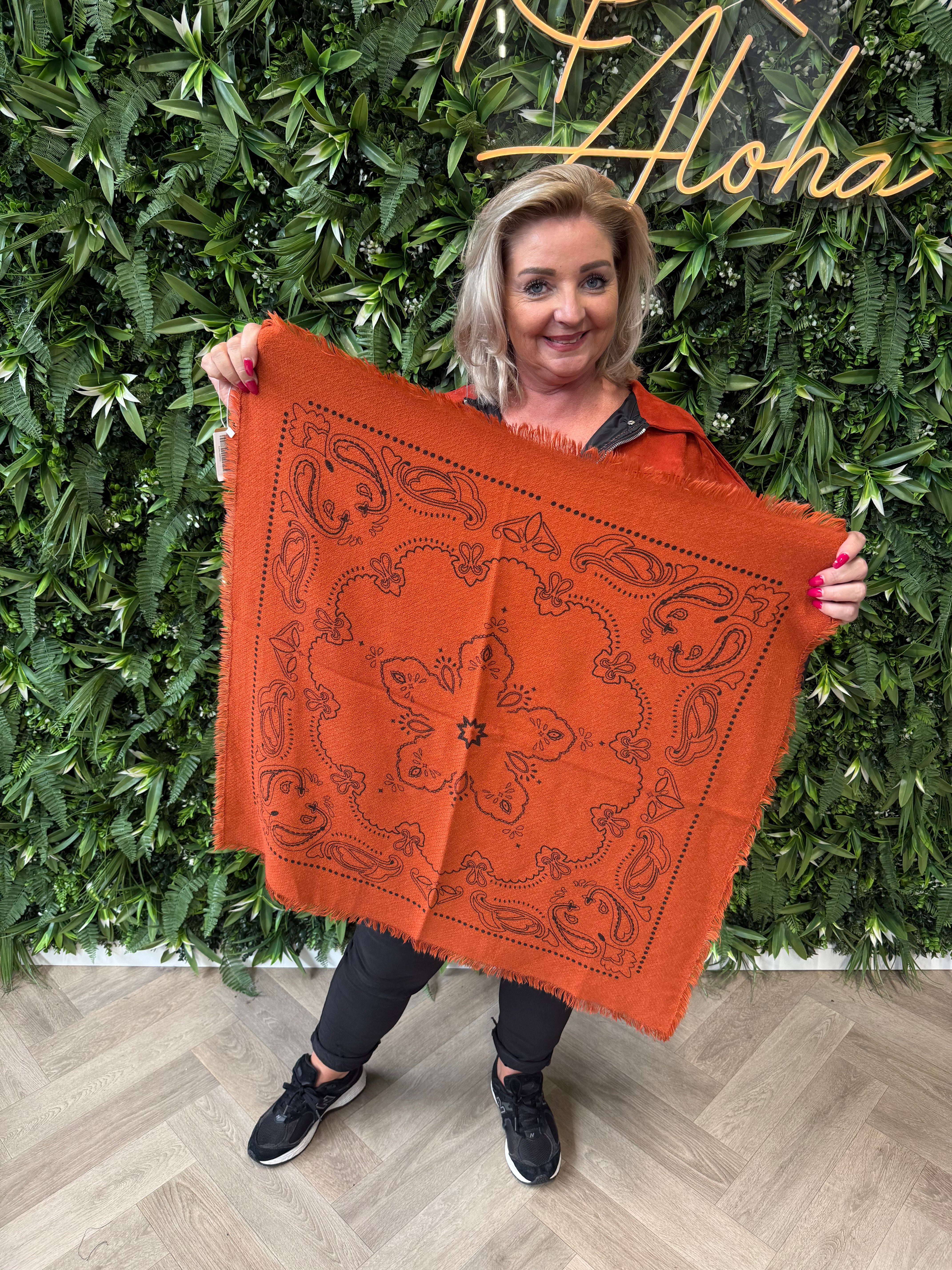 Kort sjaaltje gebreid paisley print brique