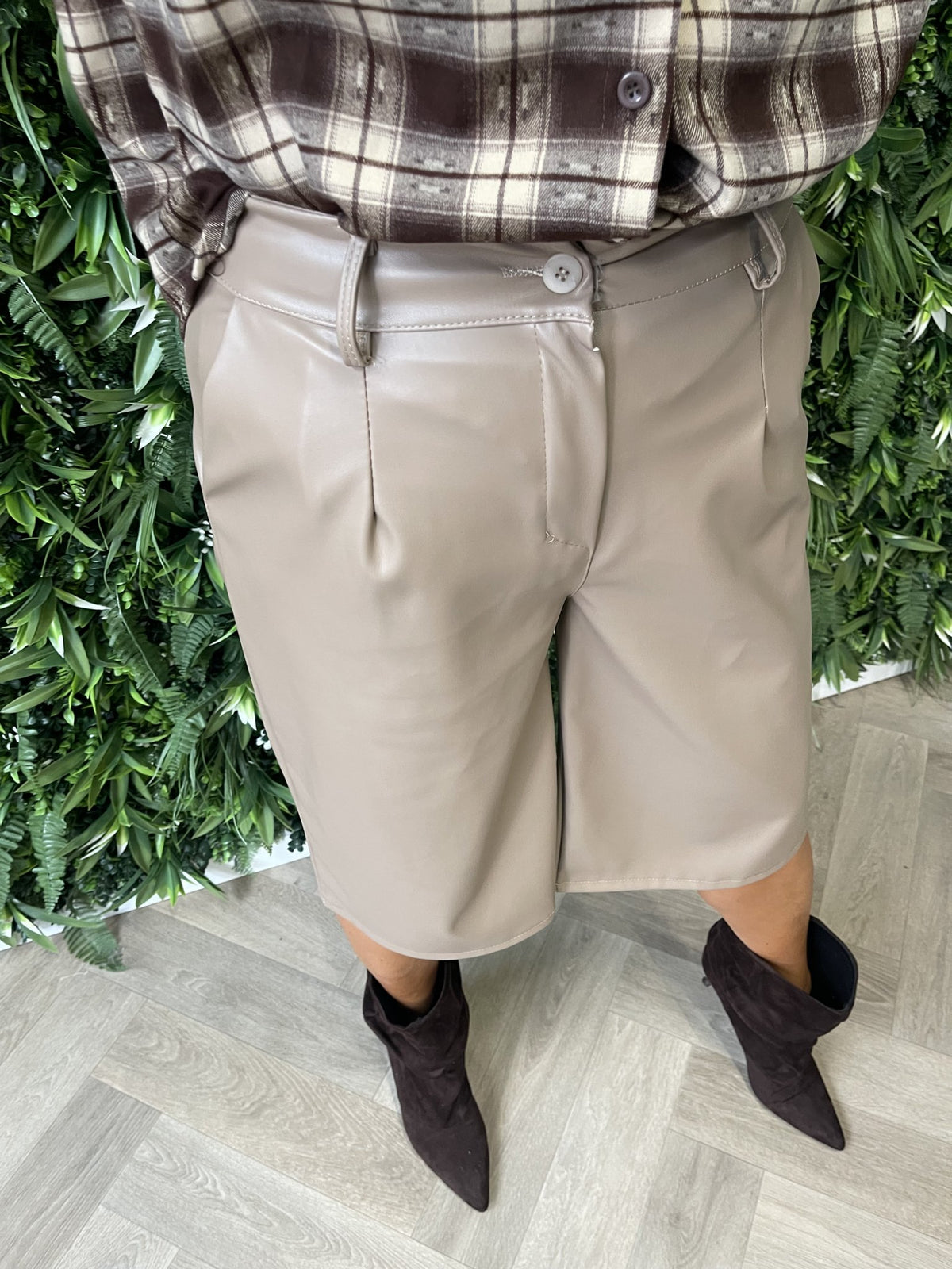 Leatherlook bermuda beige