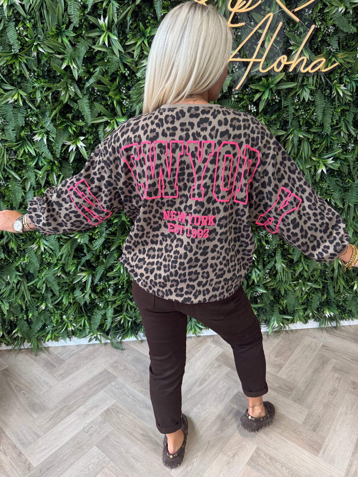 Sweater panterprint new york lichtbruin