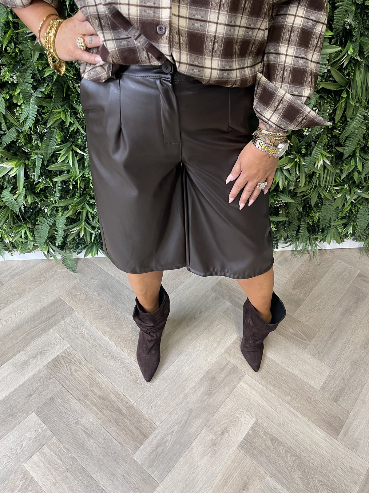 Leatherlook bermuda donkerbruin