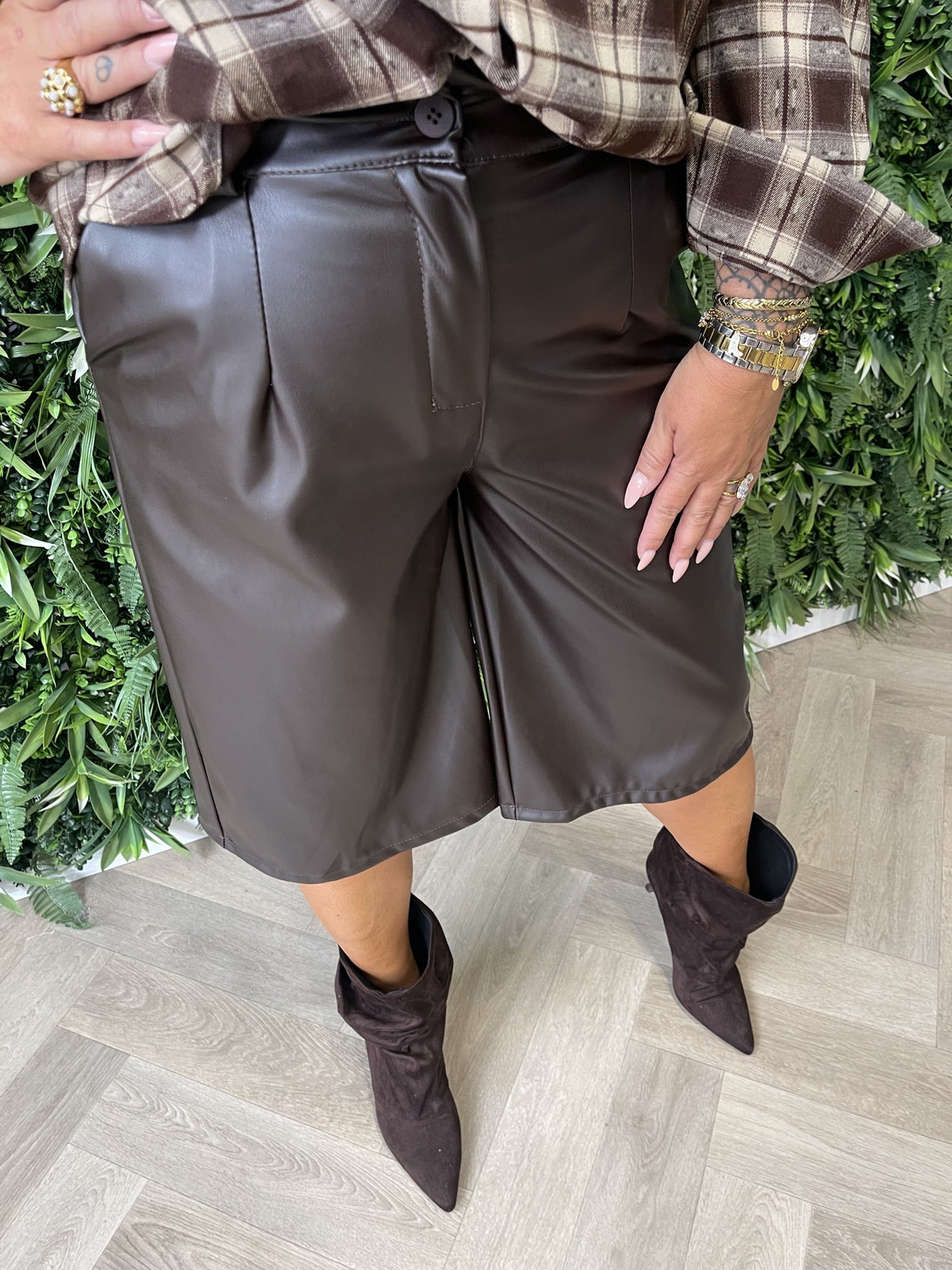 Leatherlook bermuda donkerbruin