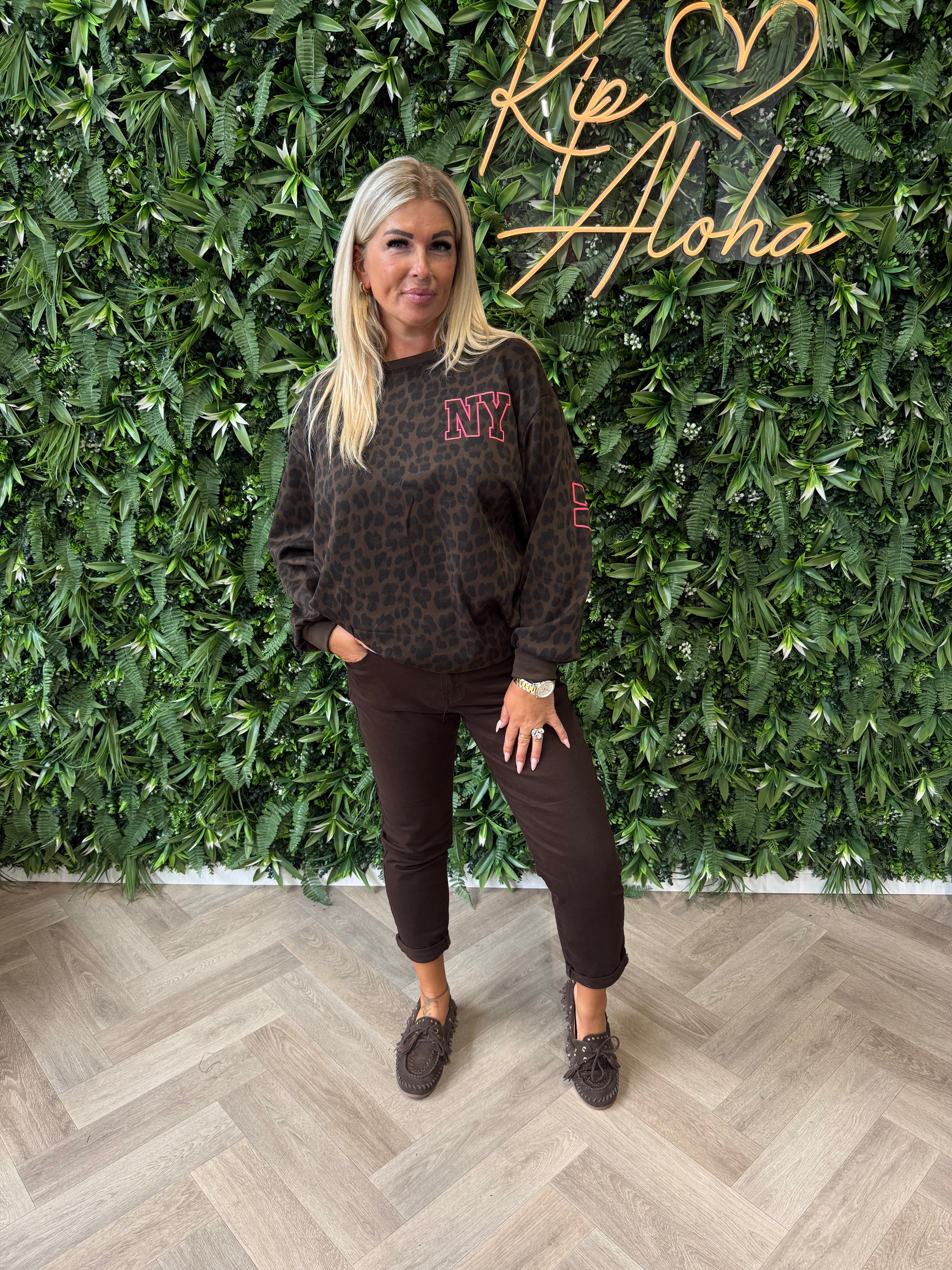 Sweater panterprint new york donkerbruin