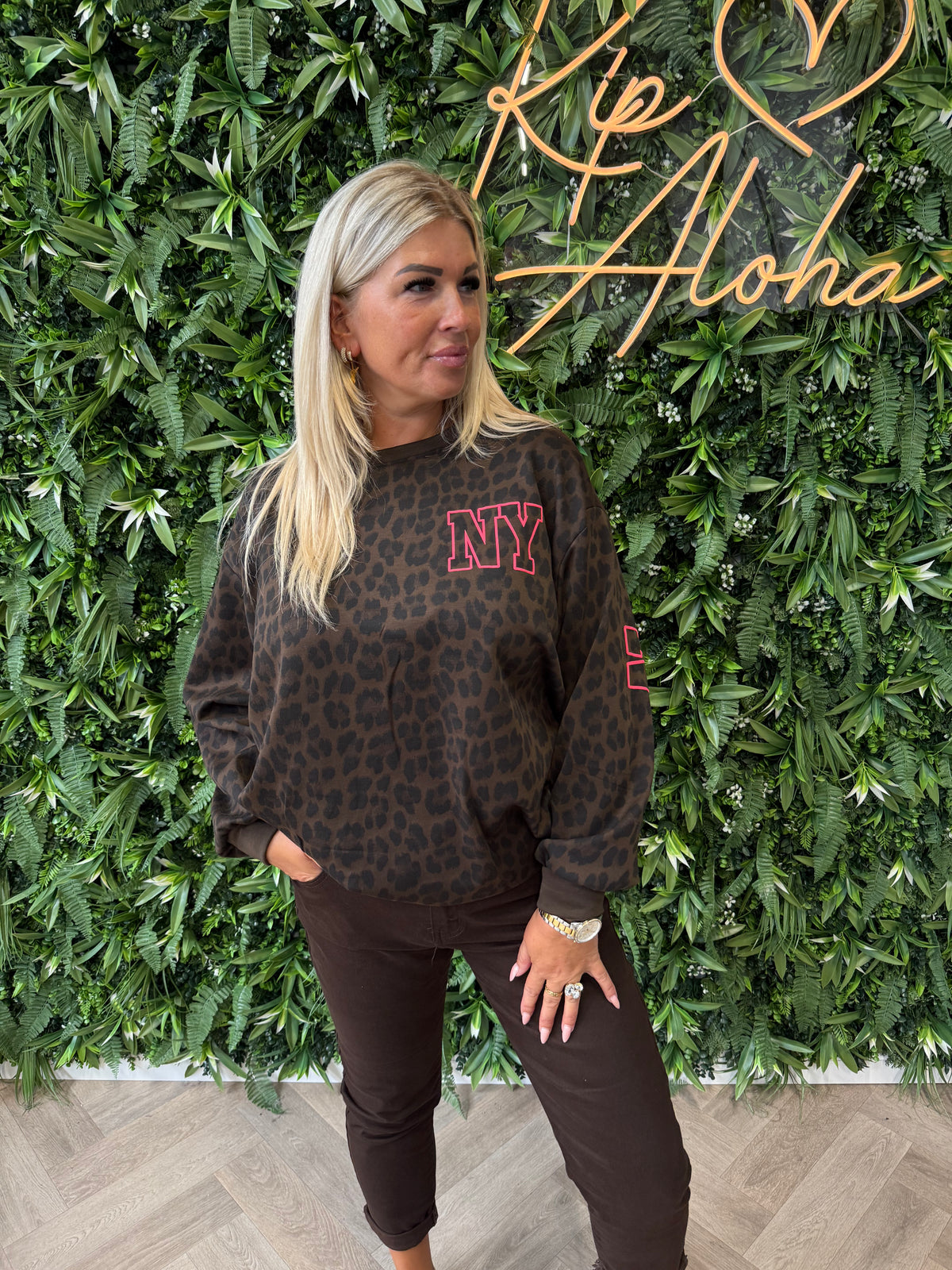 Sweater panterprint new york donkerbruin