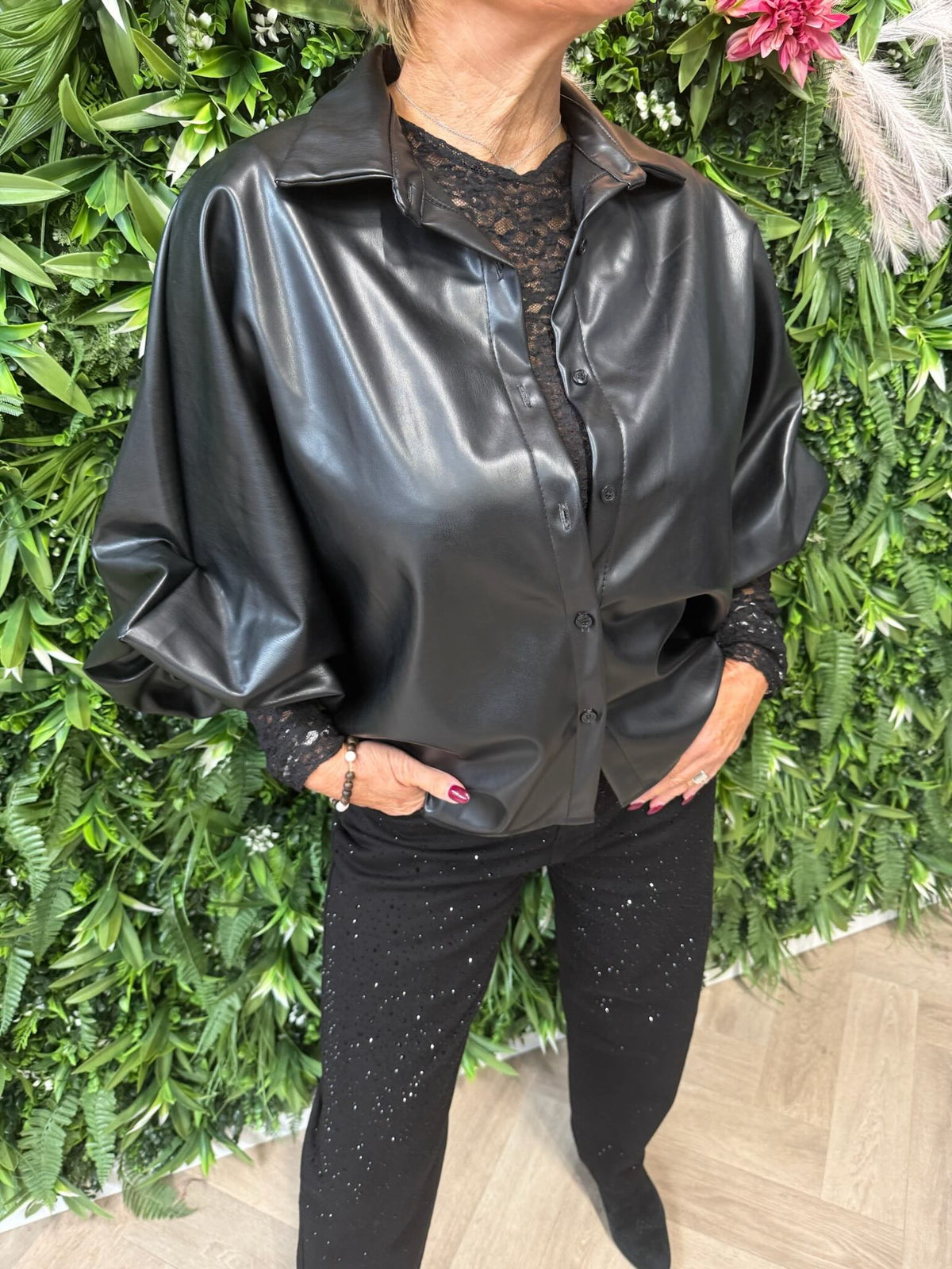 Leatherlook blouse pofmouwen zwart