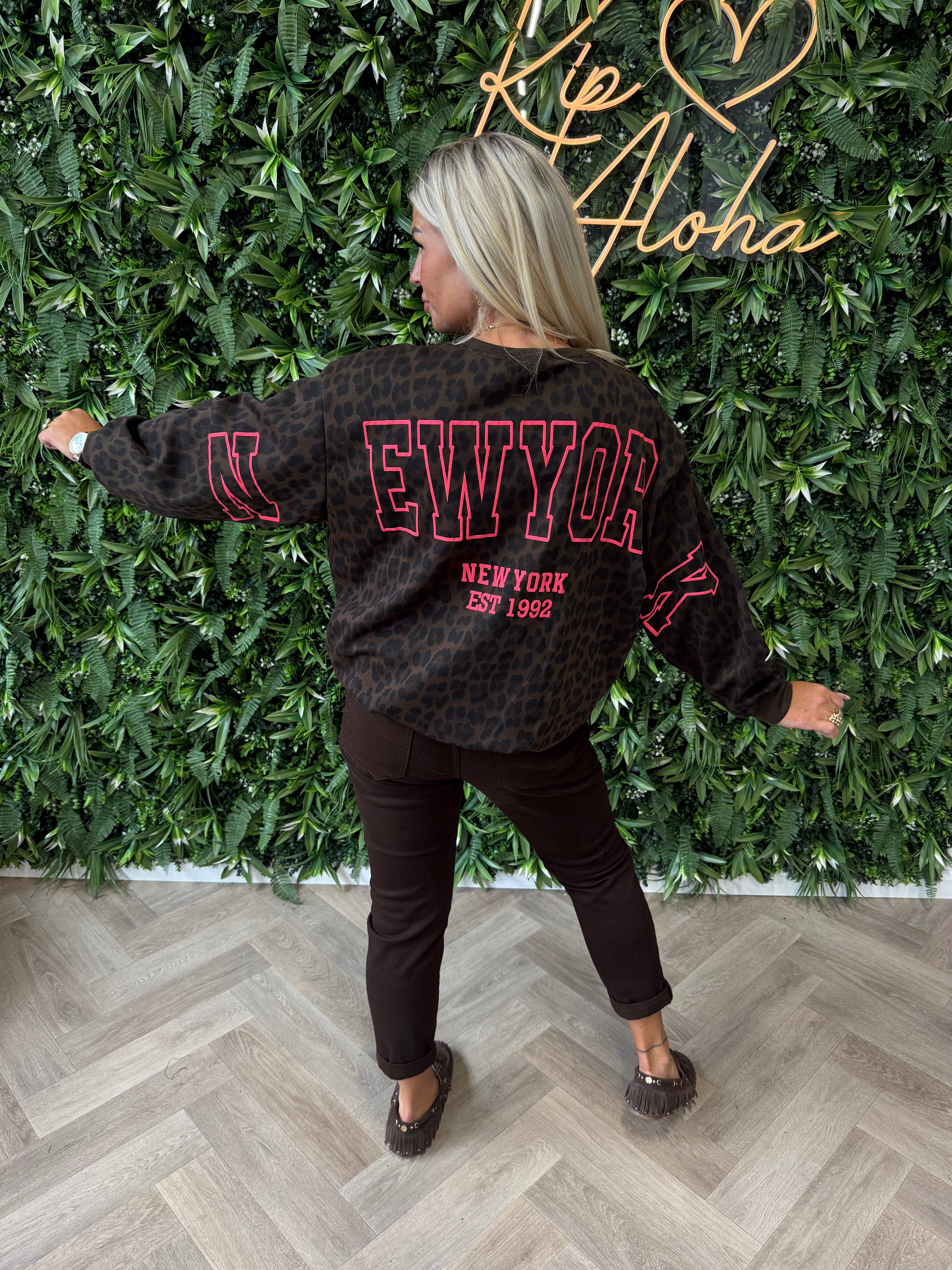 Sweater panterprint new york donkerbruin