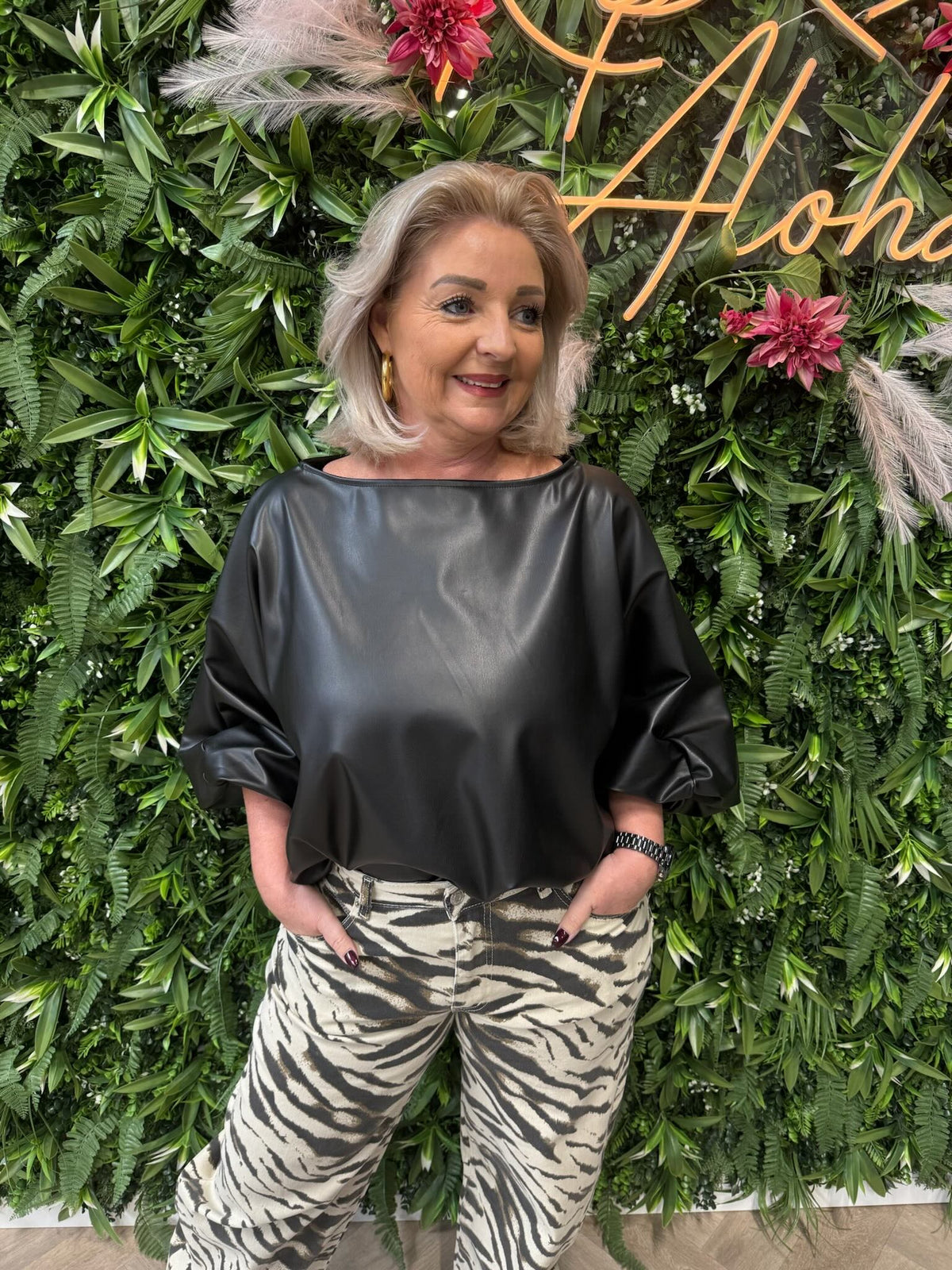 Leatherlook vleermuis top zwart