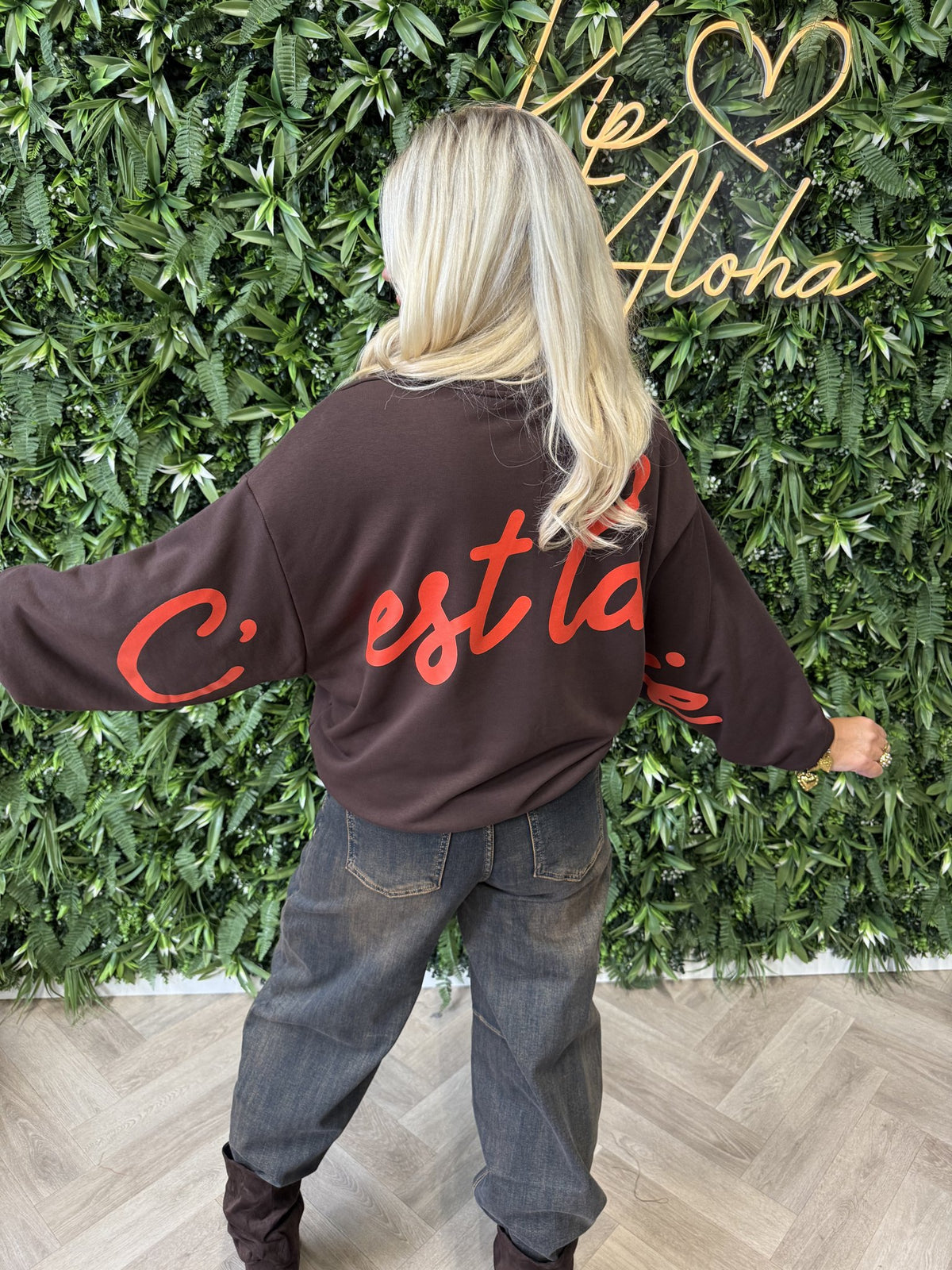 Sweater cest la vie donkerbruin