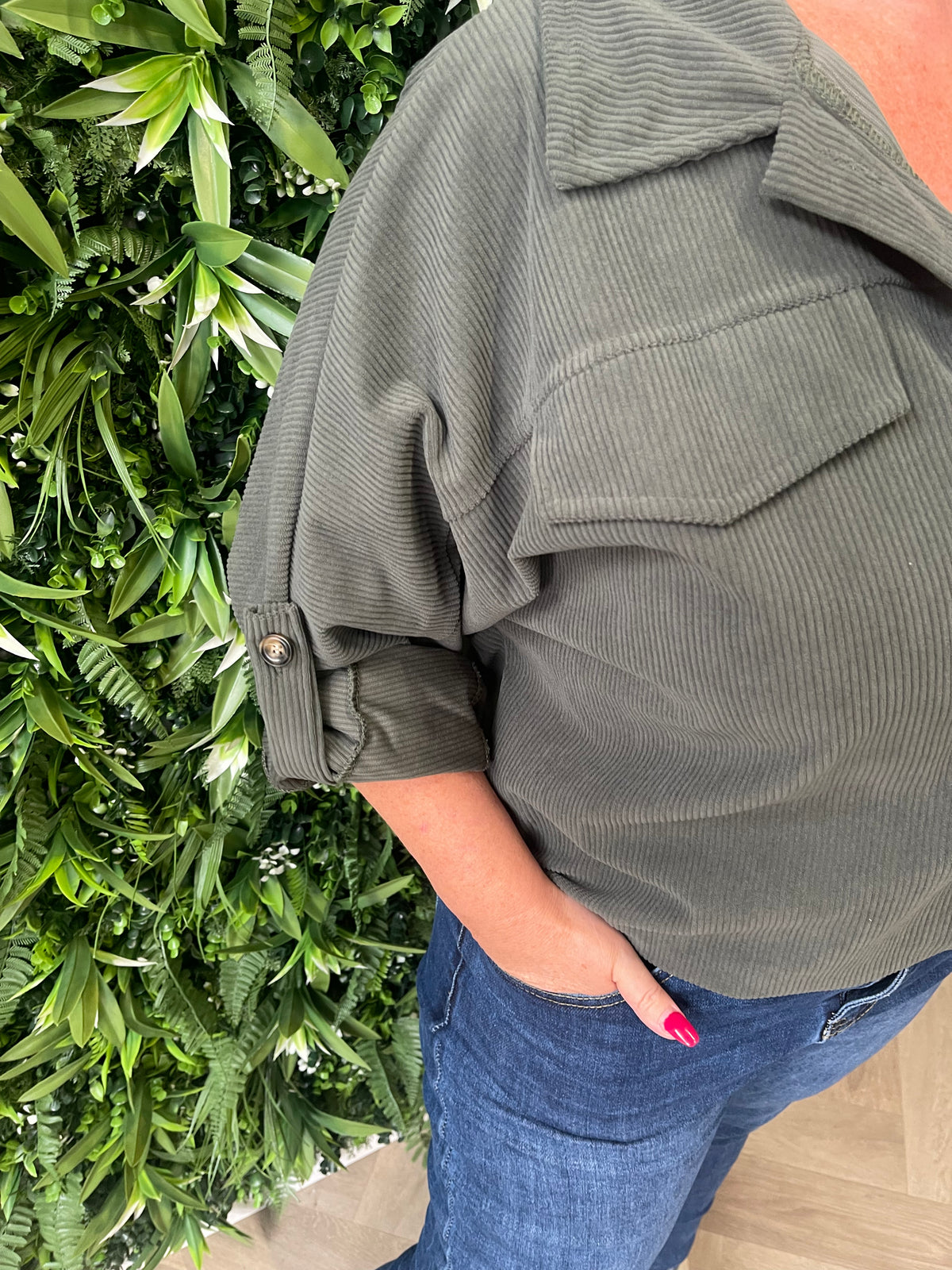 Corduroy blouse met zakken legergroen