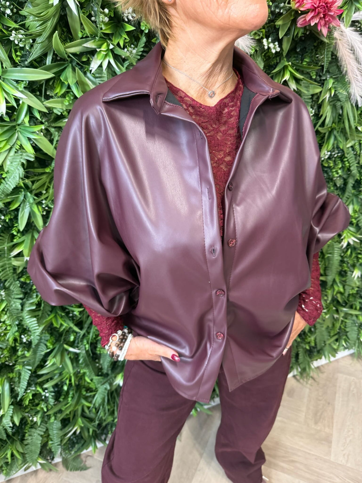 Leatherlook blouse pofmouwen aubergine