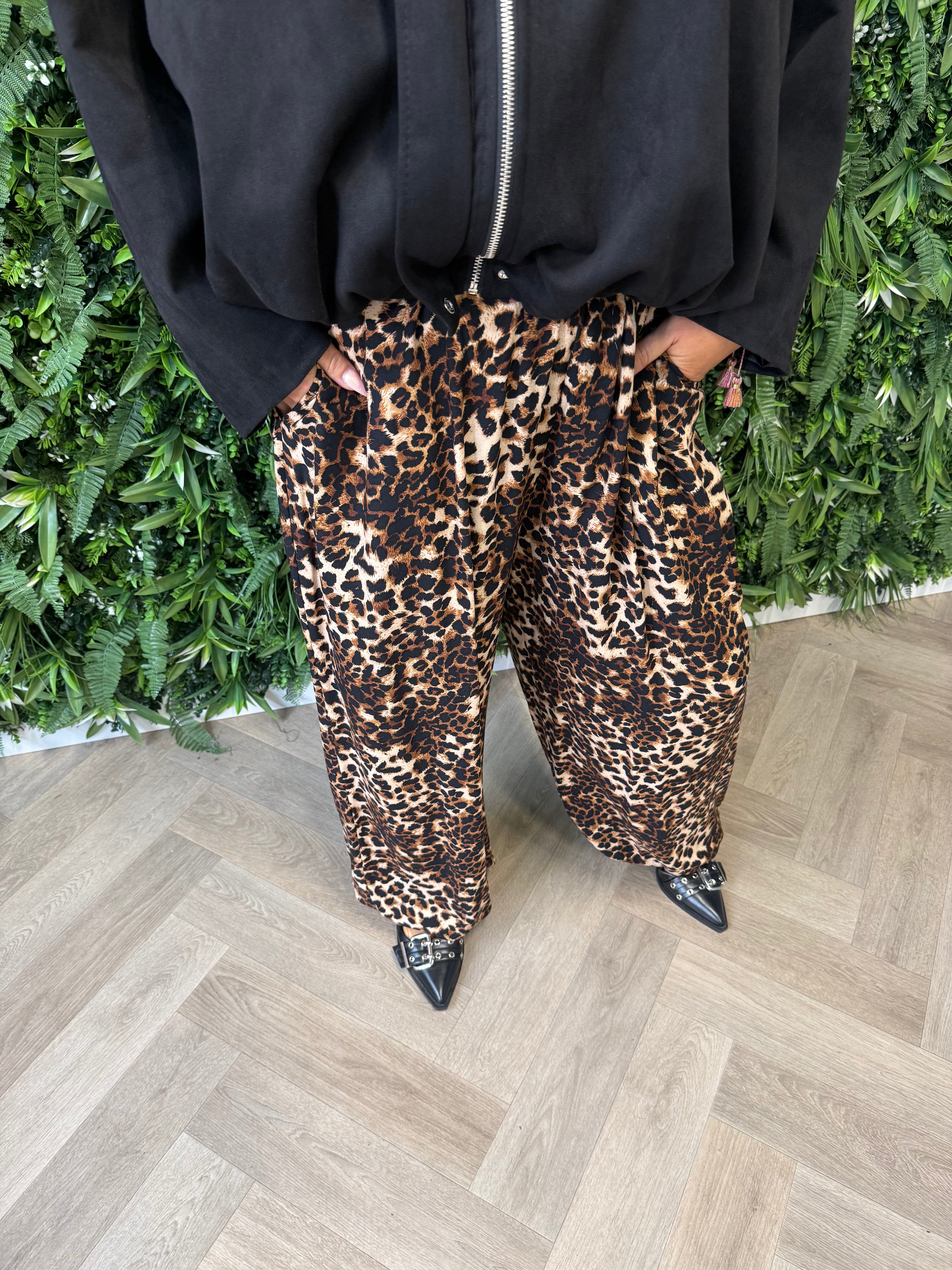 Wijde broek panter print beige