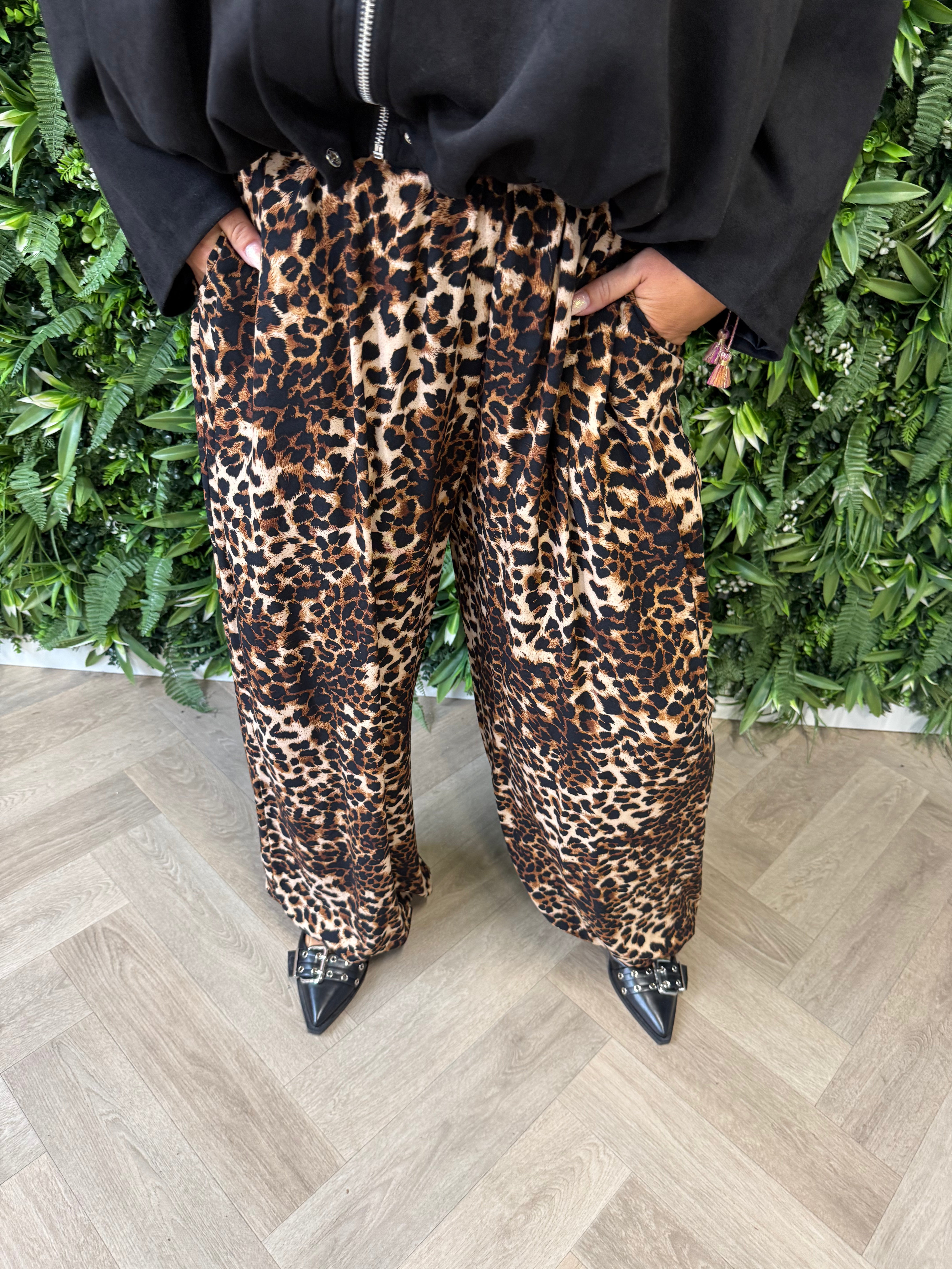 Wijde broek panter print beige