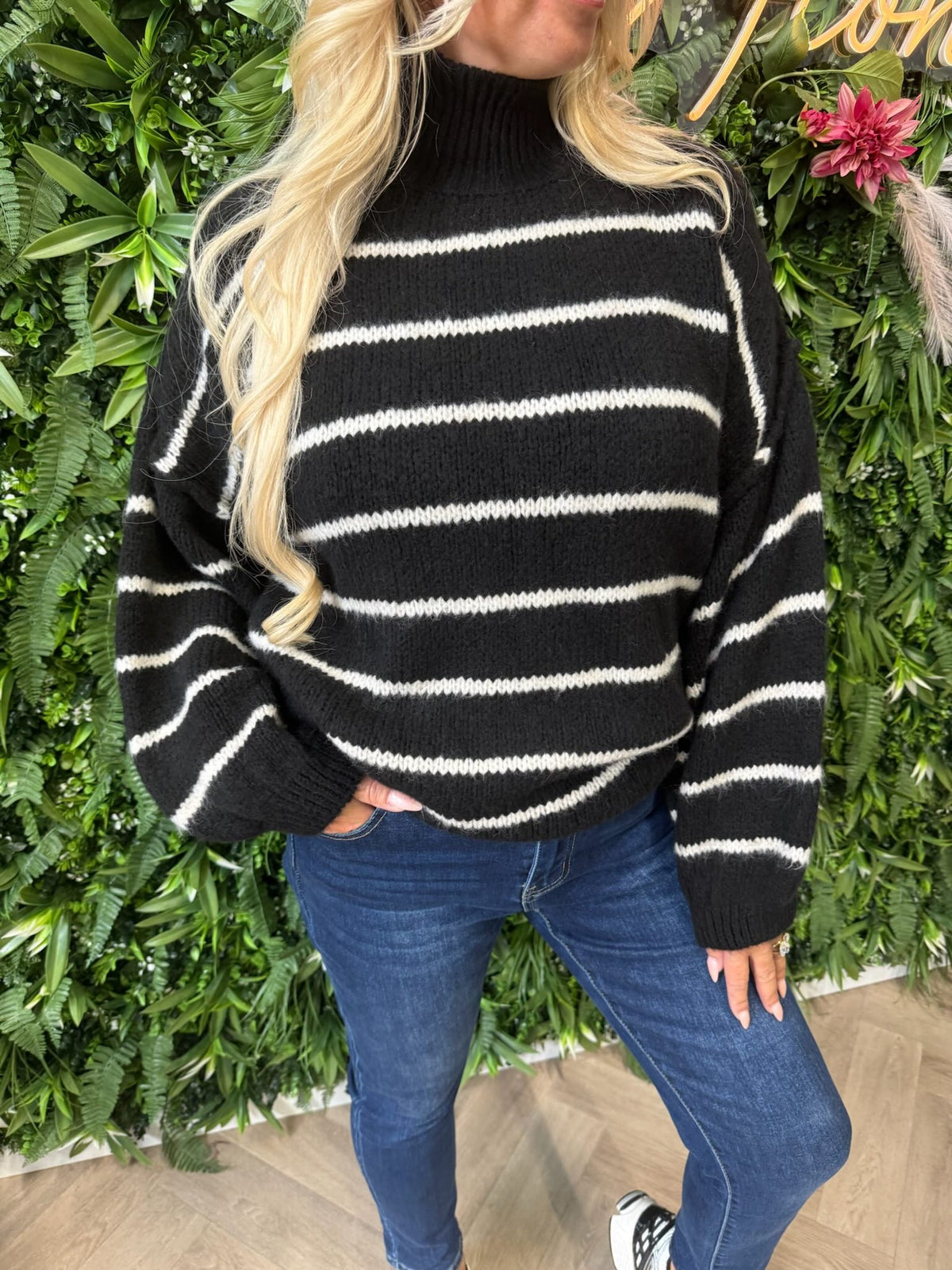 Gebreide trui turtle neck streepjes zwart