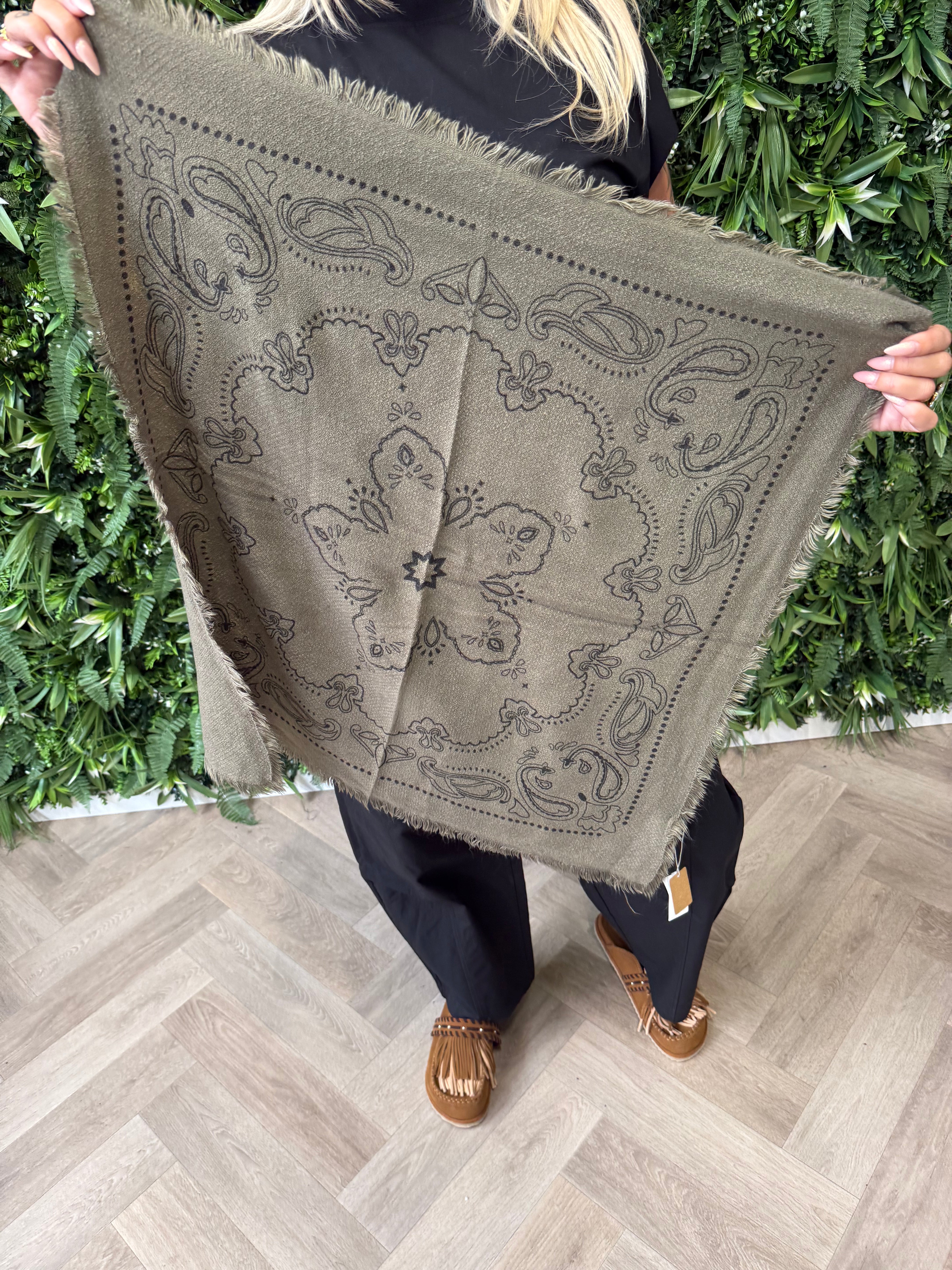 Kort sjaaltje gebreid paisley print legergroen