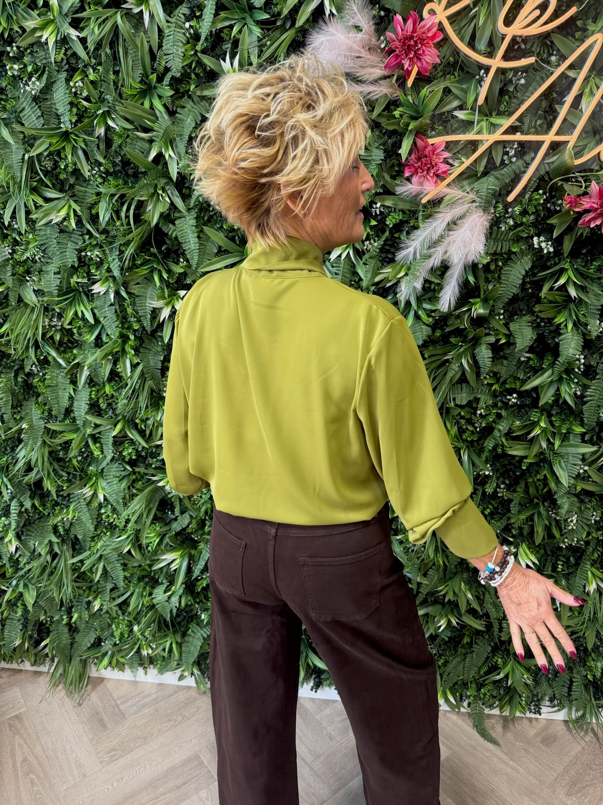 Blouse hals detail uni pistache