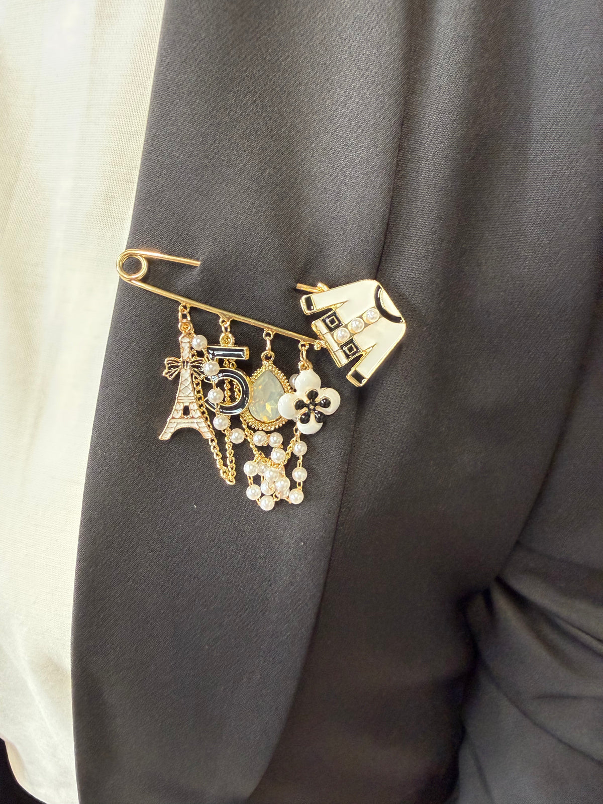 Broche met parels en munt goud