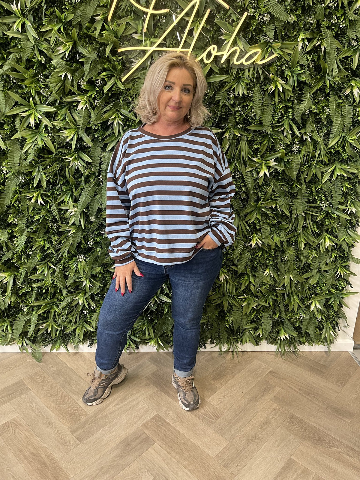 Sweater strepen more amore applicatie lichtblauw/bruin