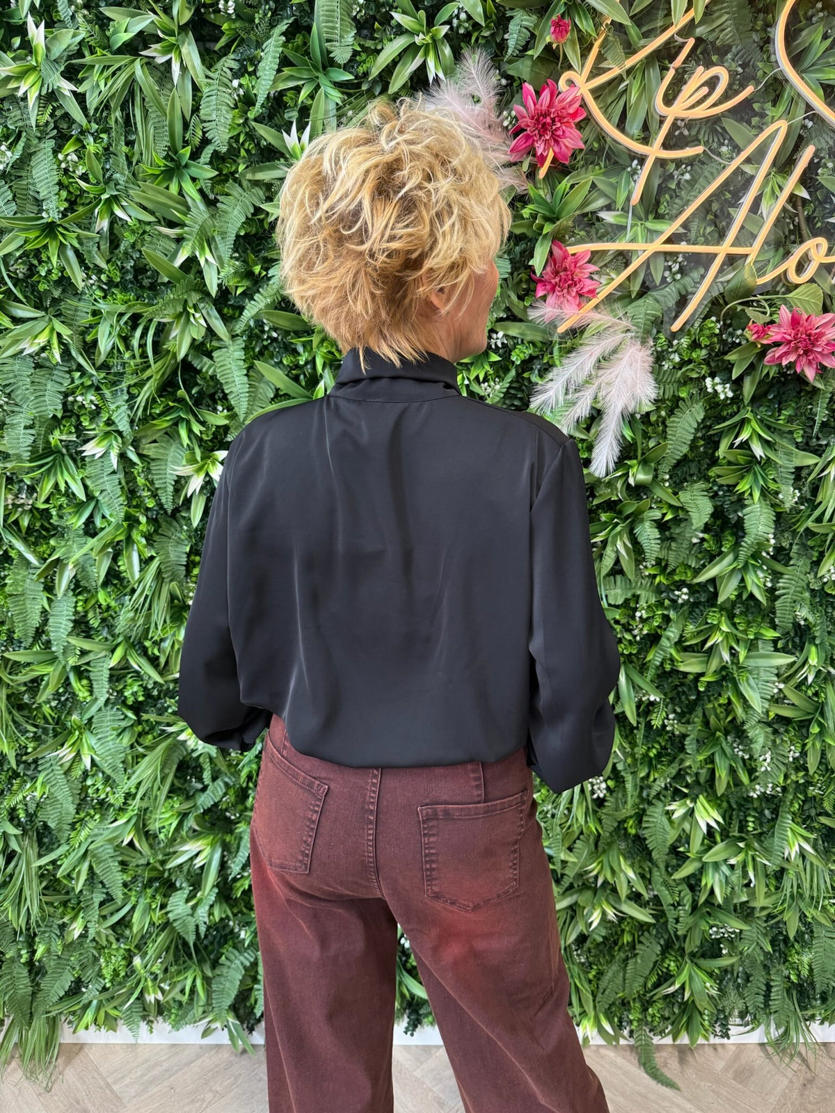 Blouse hals detail uni zwart