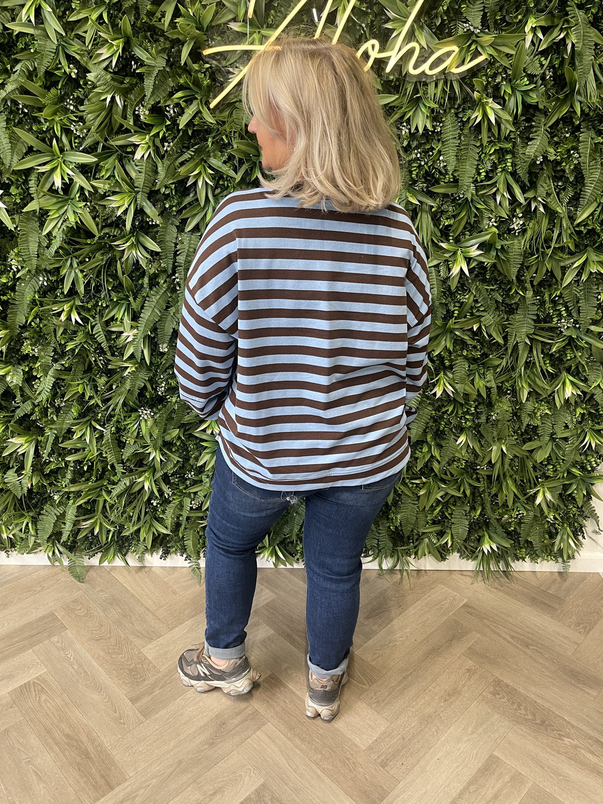 Sweater strepen more amore applicatie lichtblauw/bruin