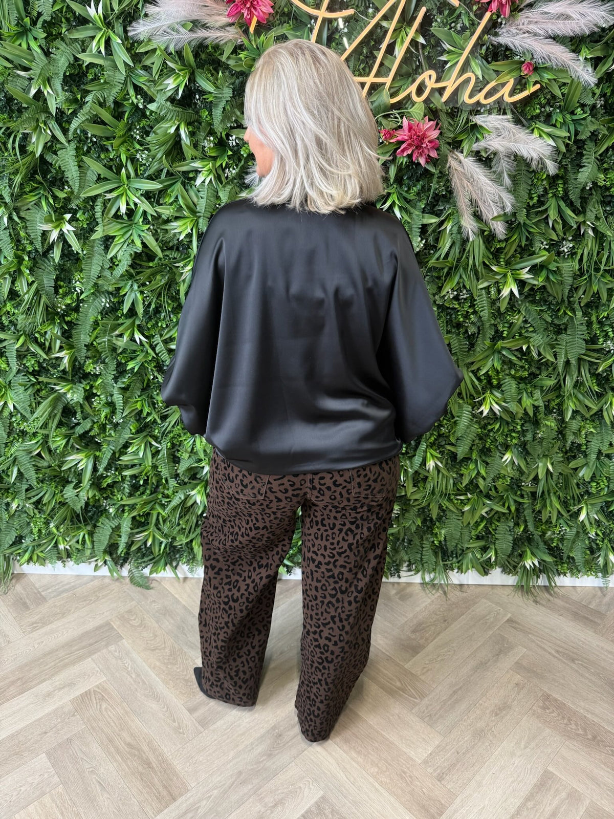 Silky blouse met korte pofmouwen zwart
