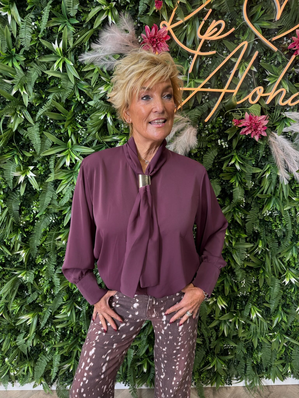 Blouse hals detail uni aubergine