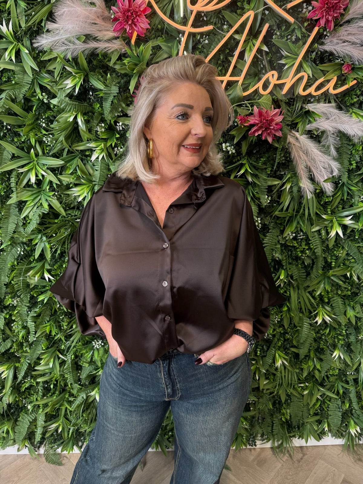 Silky blouse met korte pofmouwen donkerbruin