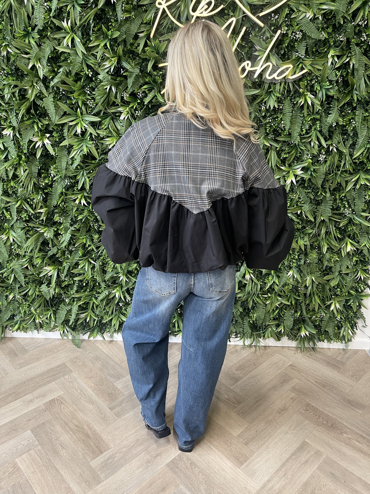 Korte bomber met kleine ruit zwart