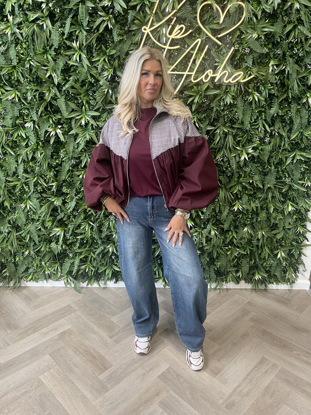 Korte bomber met kleine ruit aubergine