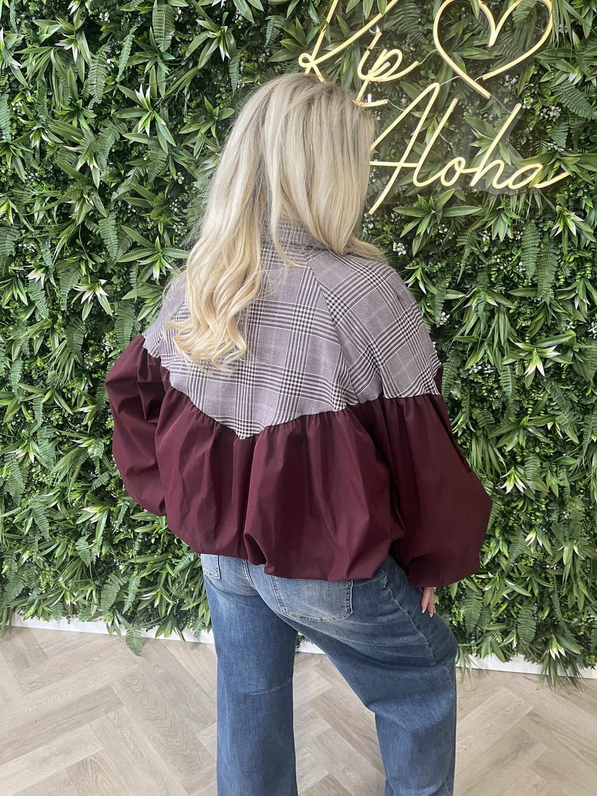 Korte bomber met kleine ruit aubergine