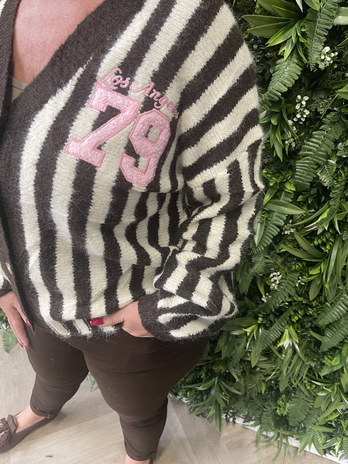 Gebreid vest strepen Los Angeles bruin/creme