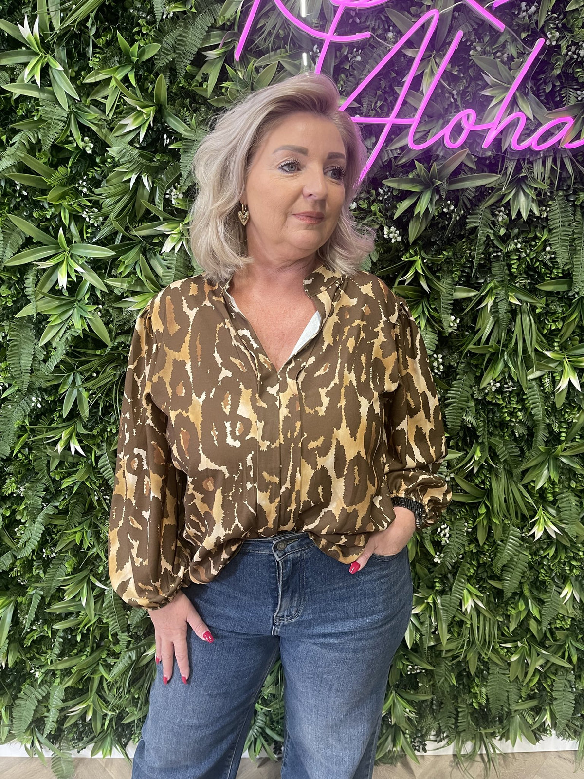 Blouse roezel met pofmouwen print vlekken legergroen