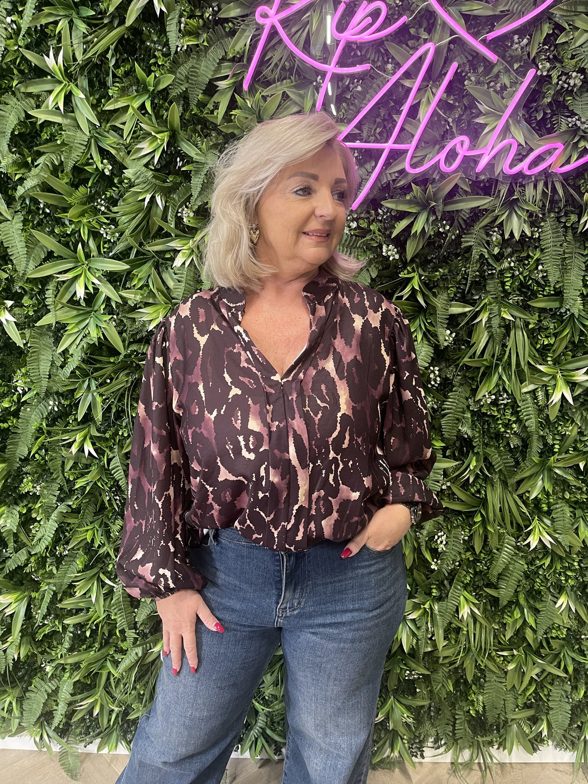 Blouse roezel met pofmouwen print vlekken aubergine