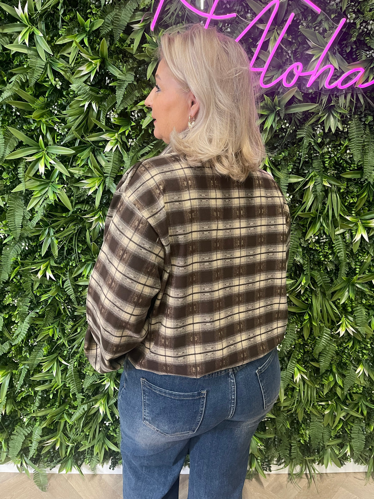Geruite bomber met knoopsluiting bruin