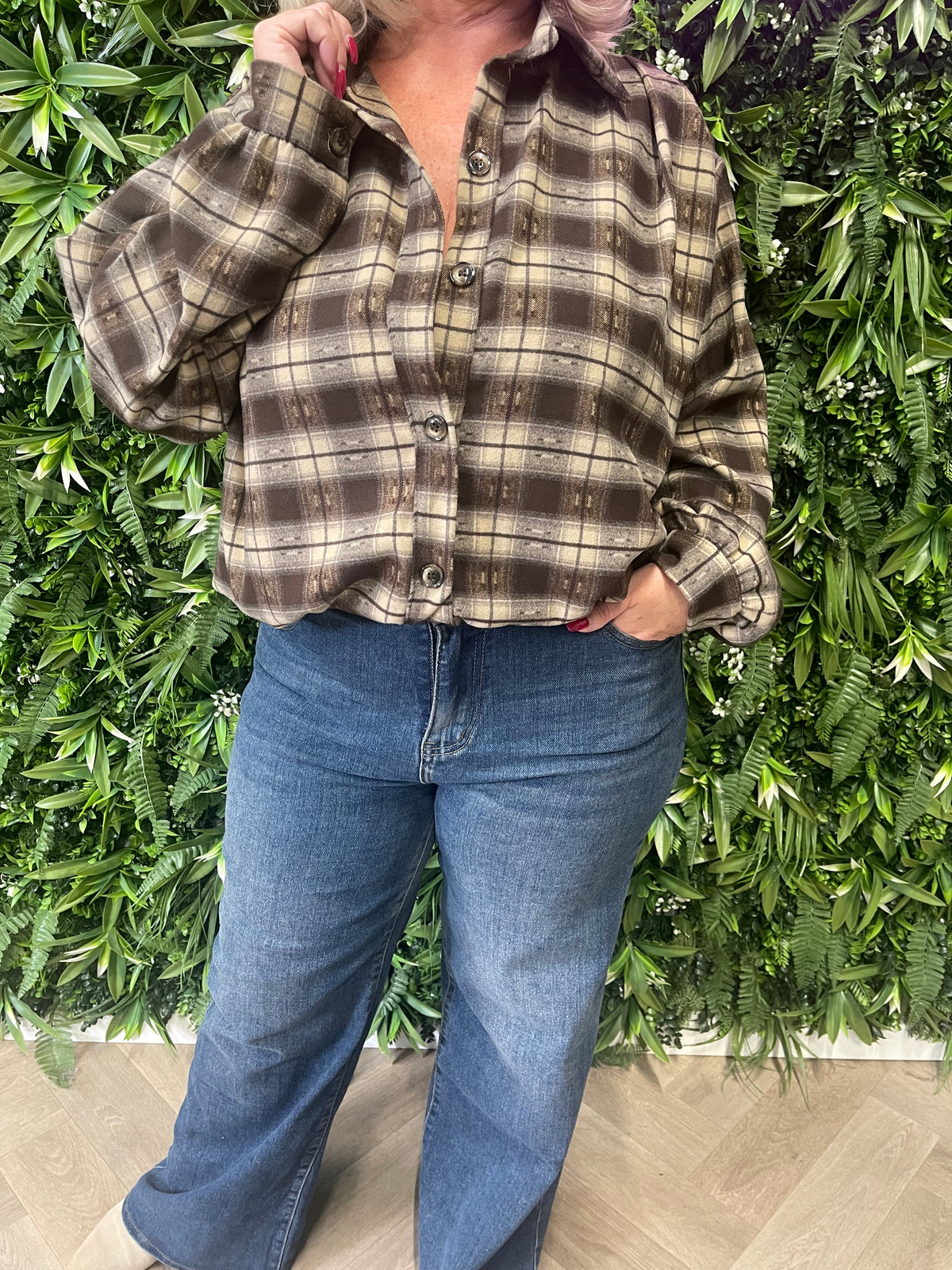 Geruite bomber met knoopsluiting bruin