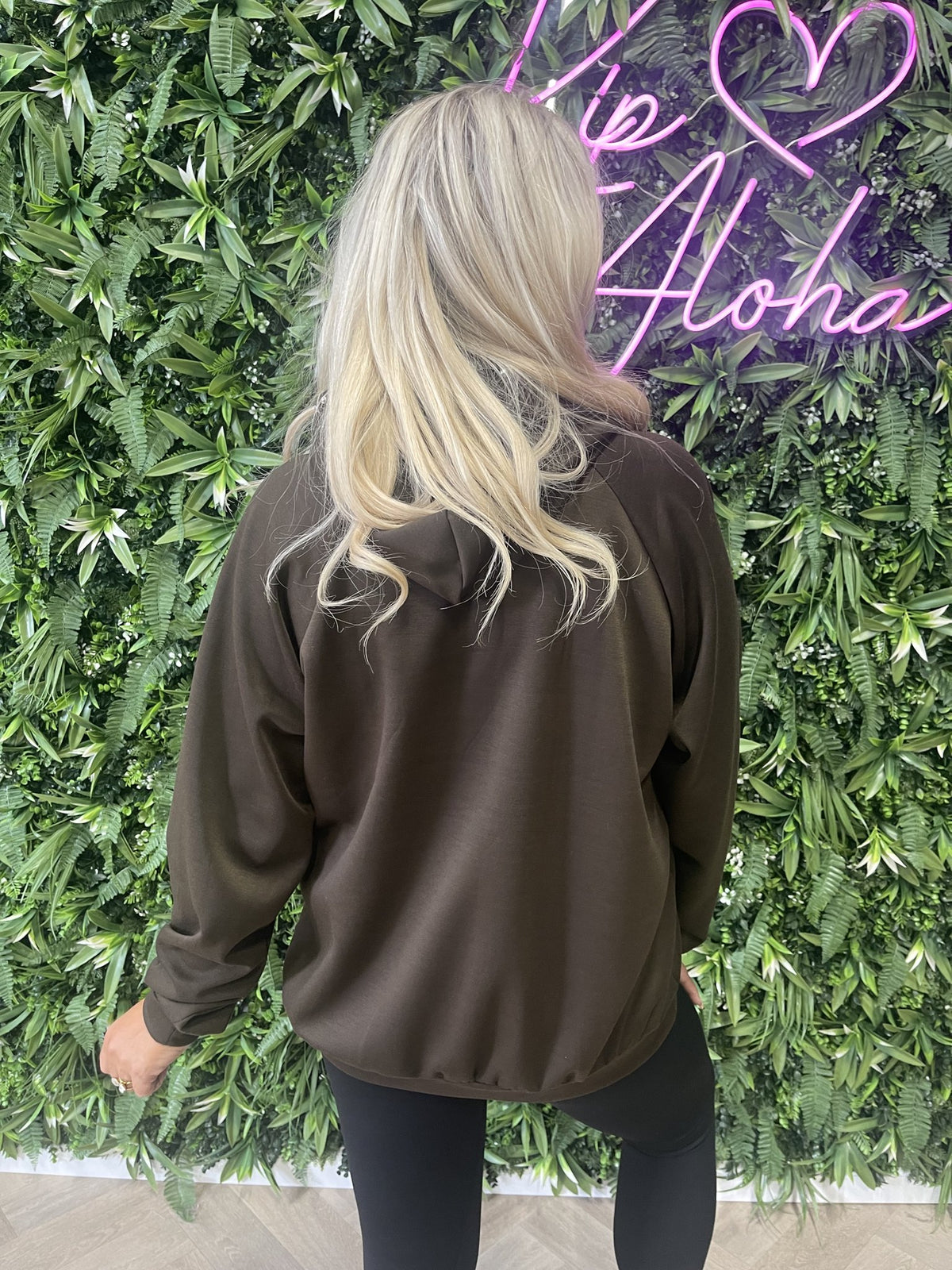 Hoodie met studs donkerbruin