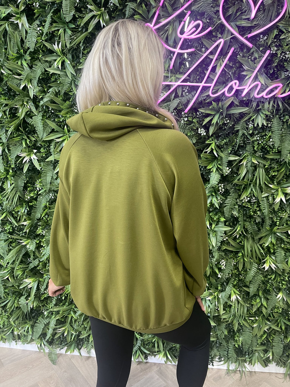 Hoodie met studs pistache