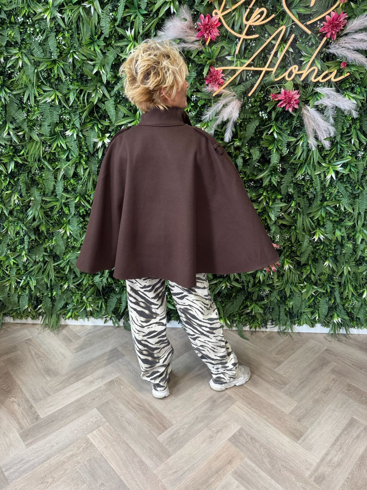 Poncho jasje met knopen bruin