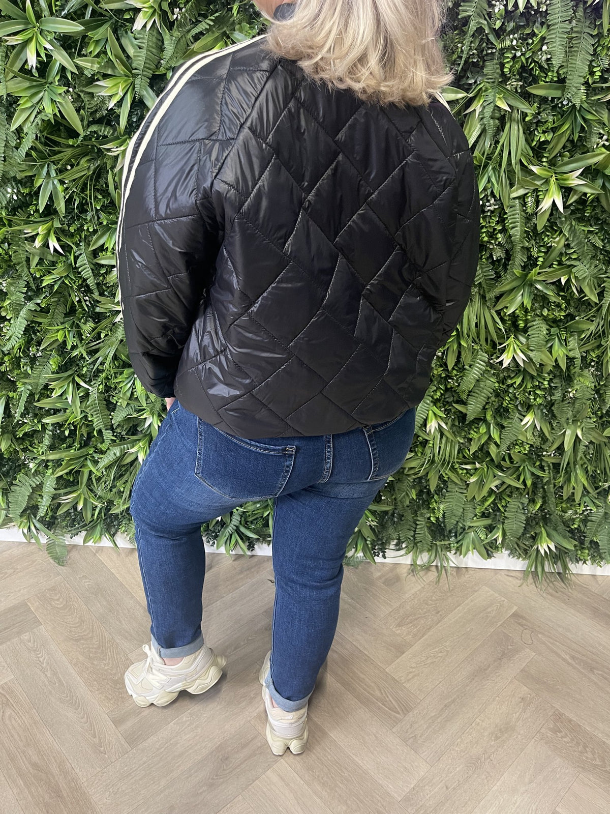 Puffer jas met bies zwart