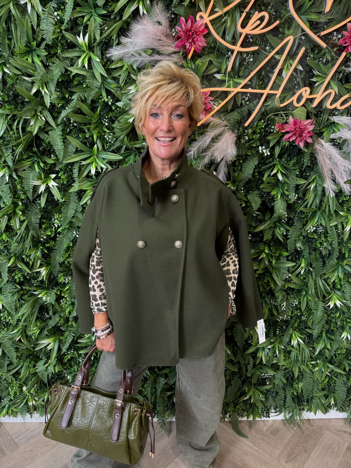 Poncho jasje met knopen legergroen