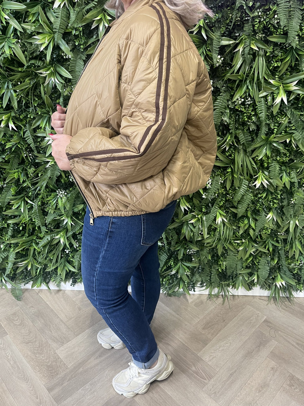 Puffer jas met bies camel
