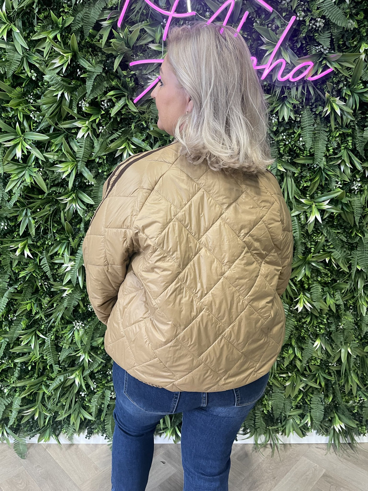 Puffer jas met bies camel