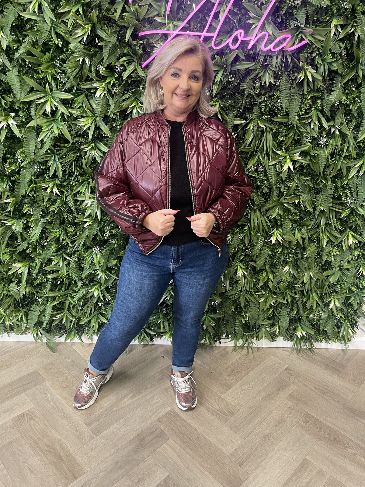 Puffer jas met bies bordeaux
