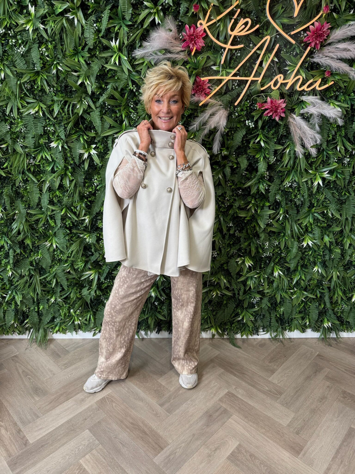 Poncho jasje met knopen beige
