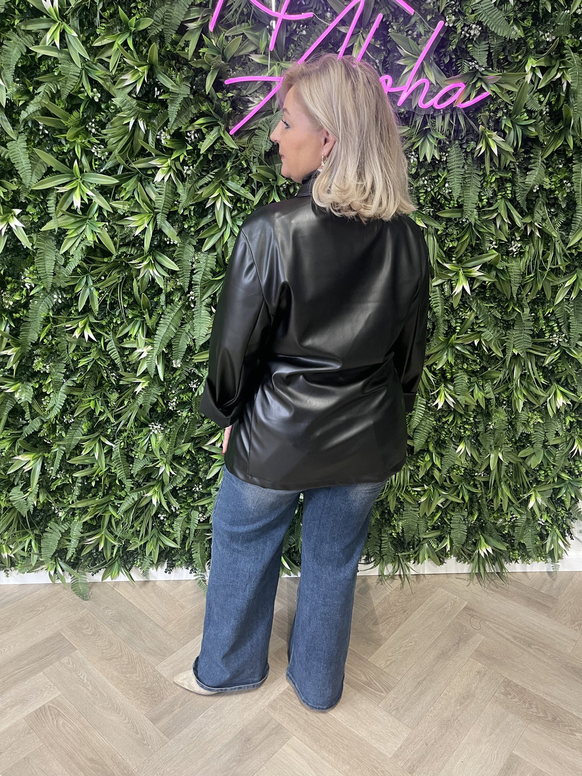 Leahterlook jas met ceintuur zwart