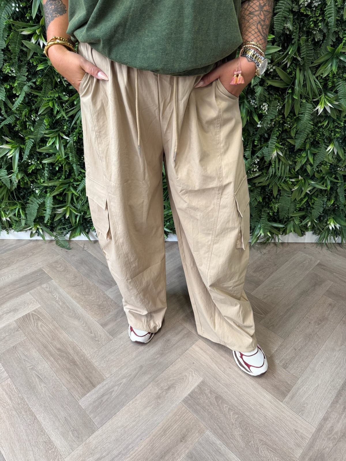Cargo parachute broek met aantrekkoord beige