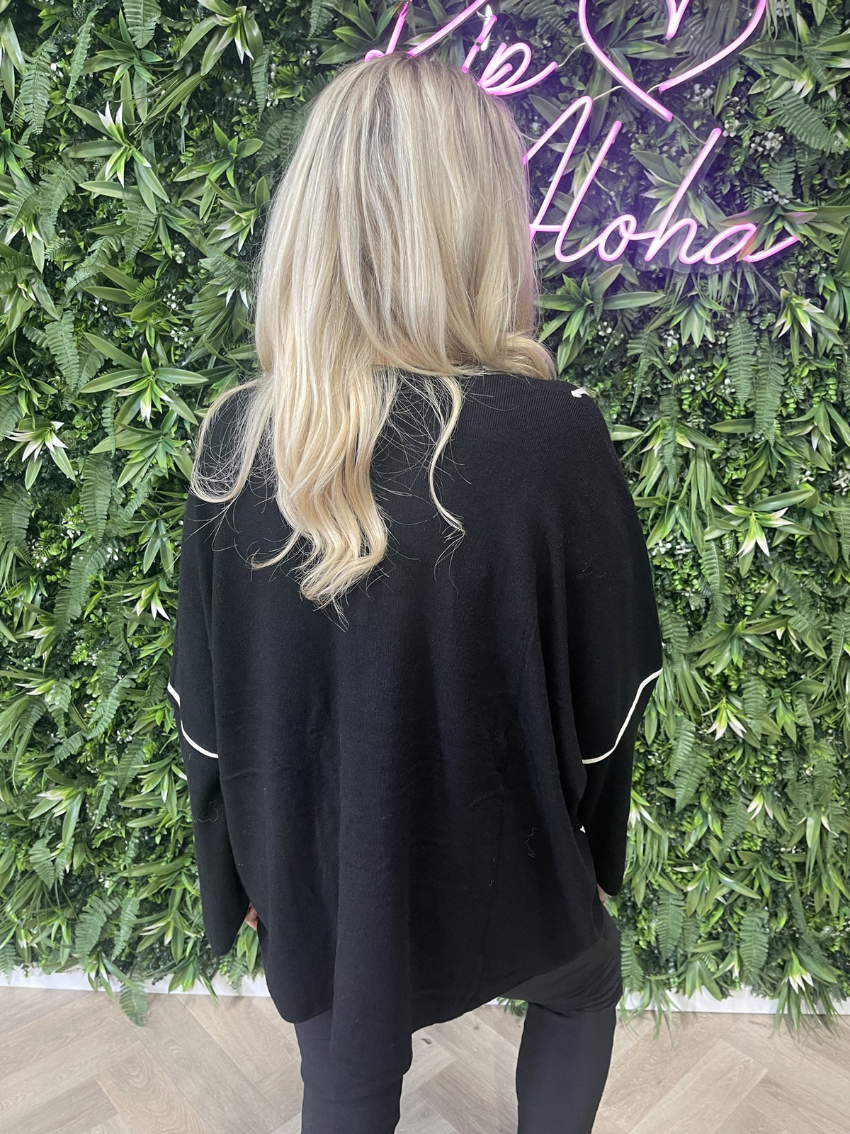 Trui ronde hals met streep detail zwart