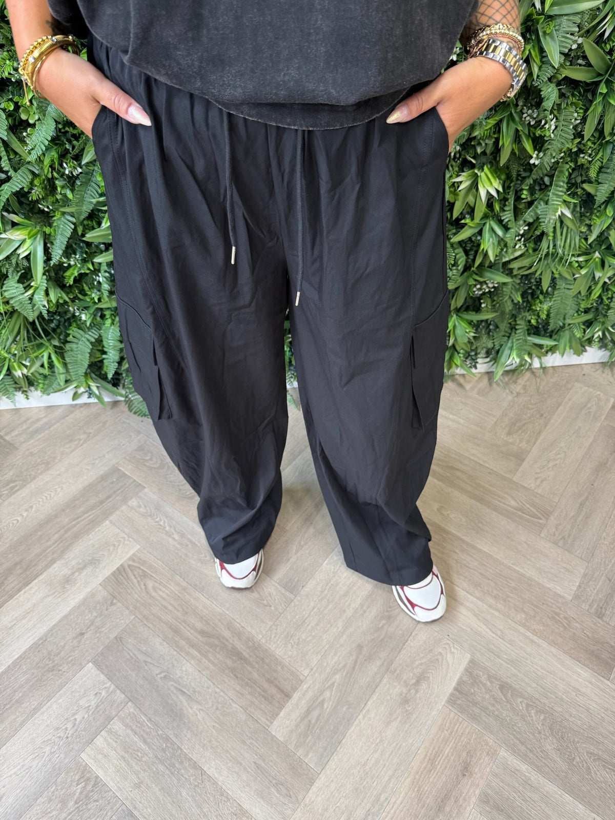 Cargo parachute broek met aantrekkoord zwart