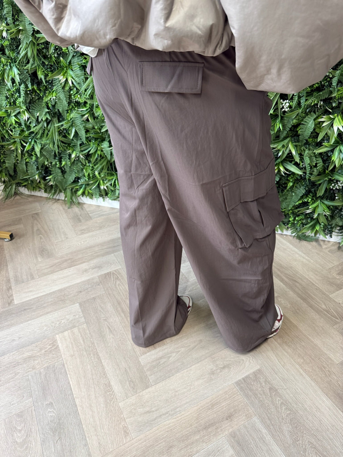 Cargo parachute broek met aantrekkoord bruin
