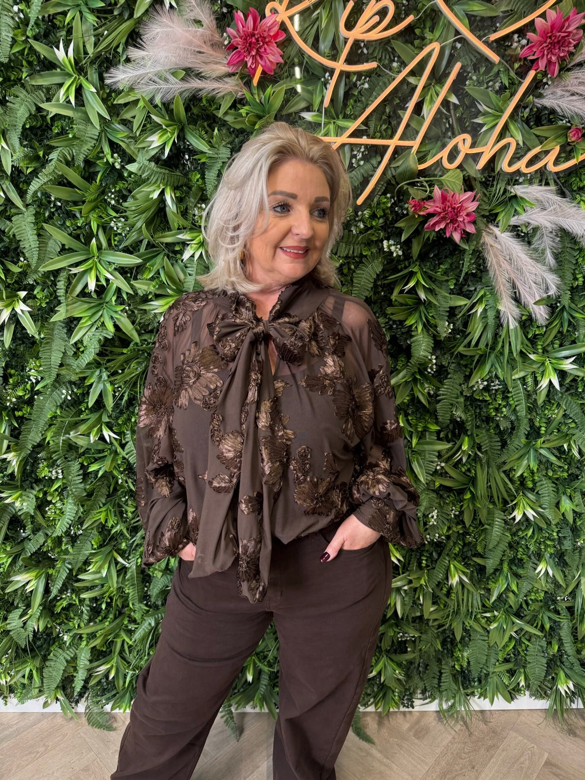Blouse met bloemenmotief donkerbruin